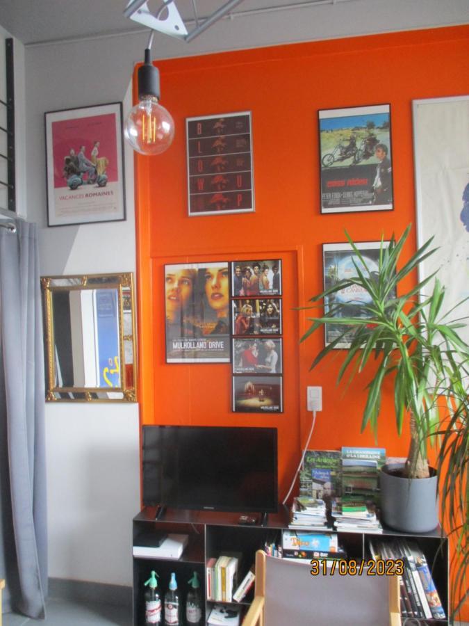 Apartment Orange Cinematic 59 *