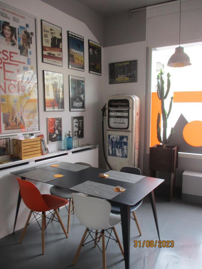 Apartment Orange Cinematic 59 *