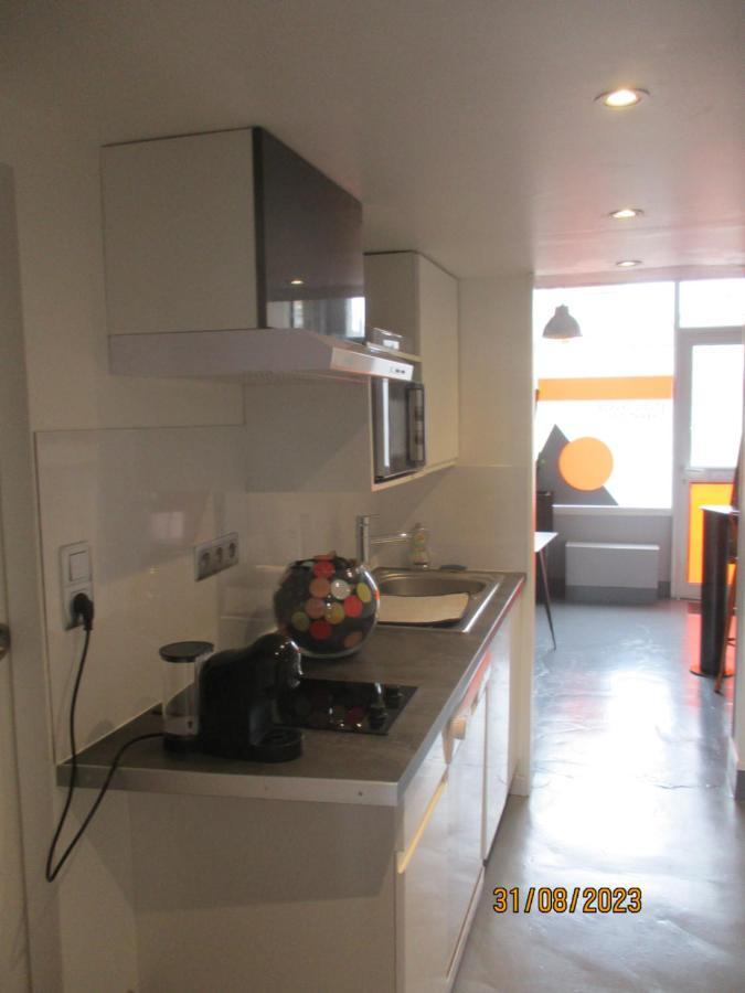 Apartment Orange Cinematic 59 *